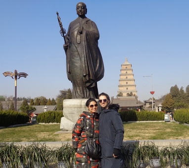 Io e mia moglie davanti la Grande Pagoda dell'Oca Selvatica