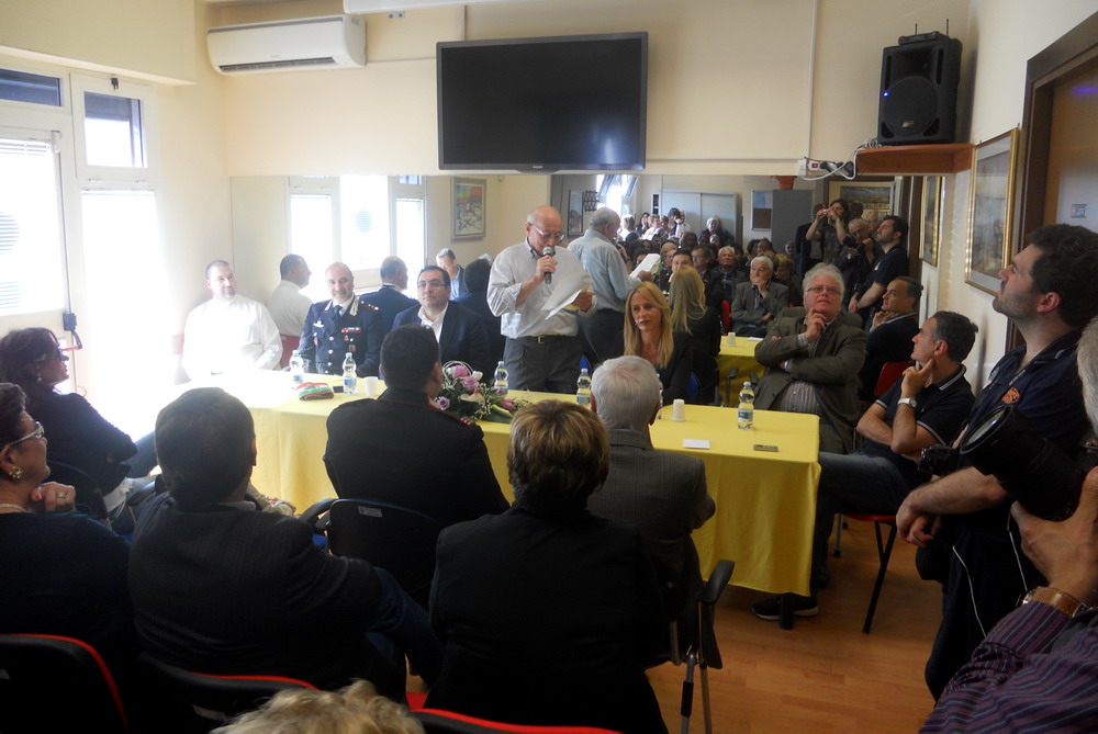 Da sin. Don Andrea, Maresciallo Ciccioli, Sindaco Antonio Terra, Presidente centro anziani Alfredo Rossi, Assessori: Eva Torselli, Fioratti Spallacci, Vicesindaco Lanuvio Maurizio Santoro