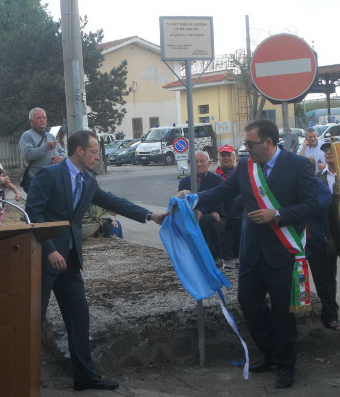 Il Sindaco Terra scopre la targa