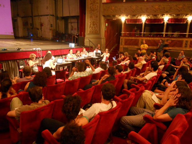 Assemblea sui Beni Comuni all'interno del Teatro Valle